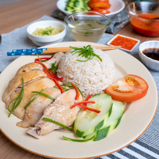 Nasi Wangi, Ayam Sedap, Sambal Cili Memang Terliur Dibuatnya