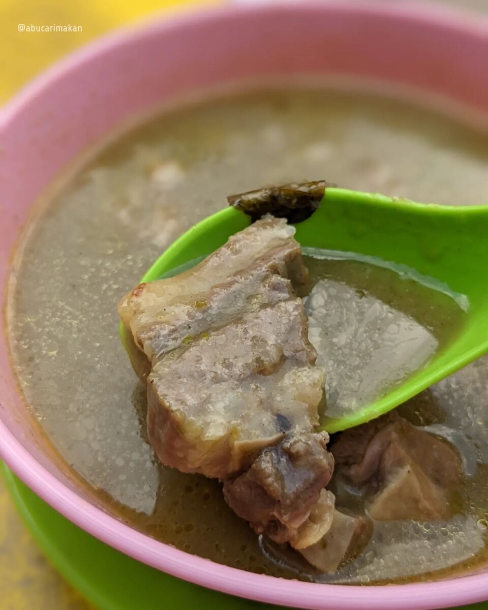 Sup Pekat Dipenuhi Rempah Ratus Dengan Daging Lembut Memang Sedap!