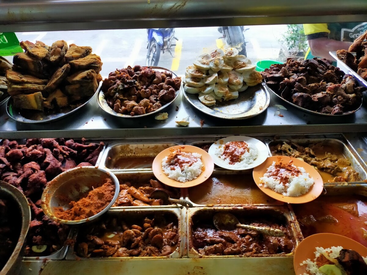 Selain Daripada Ayam Masak Merah, Pelbagai Pilihan Kari Untuk Korang Pilih