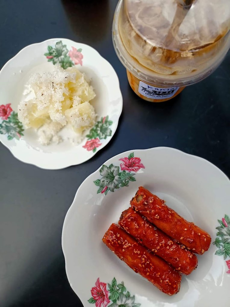 Sambil Menikmati Makanan, Kopi Wajib Ada