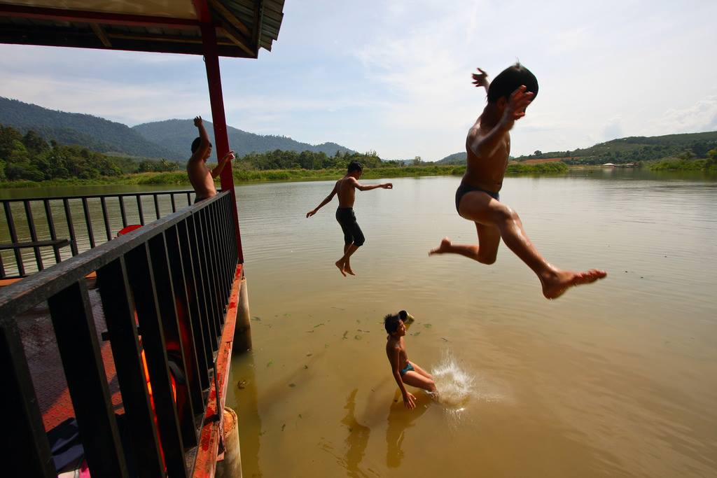 Nikmati keindahan sungainya.