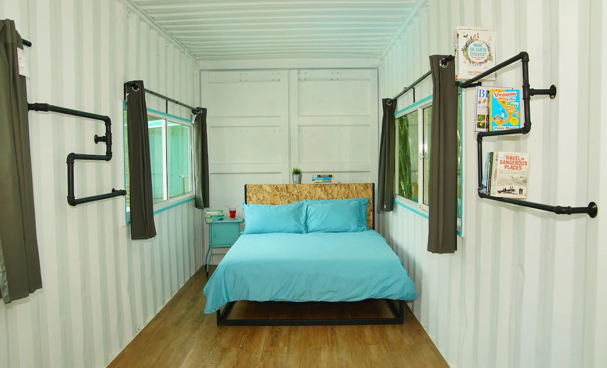 Room | Desk, iron/ironing board, bed sheets