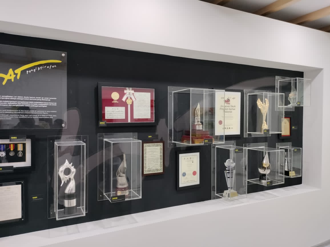 Anugerah Telah Dimenangi Oleh Datuk Lat Dipamerkan Di Galeri