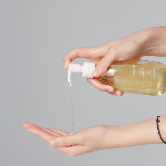 Langkah Pertama Menggunakan Oil Cleanser