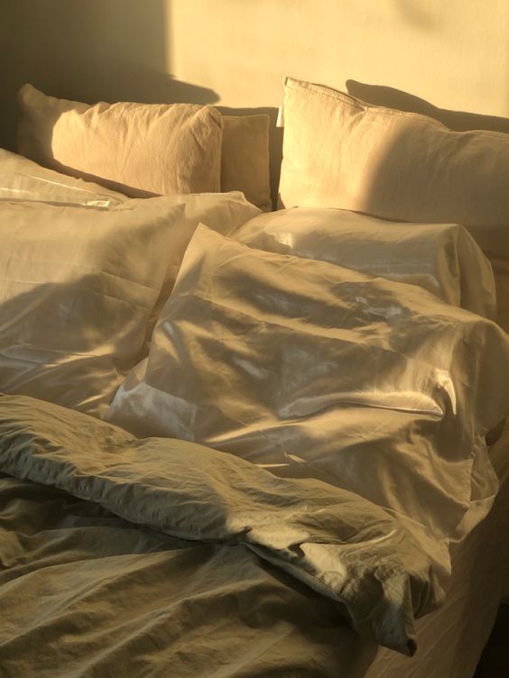 Sarung Bantal Satin Pun Membantu Untuk Kurangkan Rambut Kusut Tau