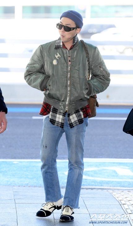 Jaket Yang Dipakai Adalah Statement Piece Yang Menarik Mata Korang Tau!