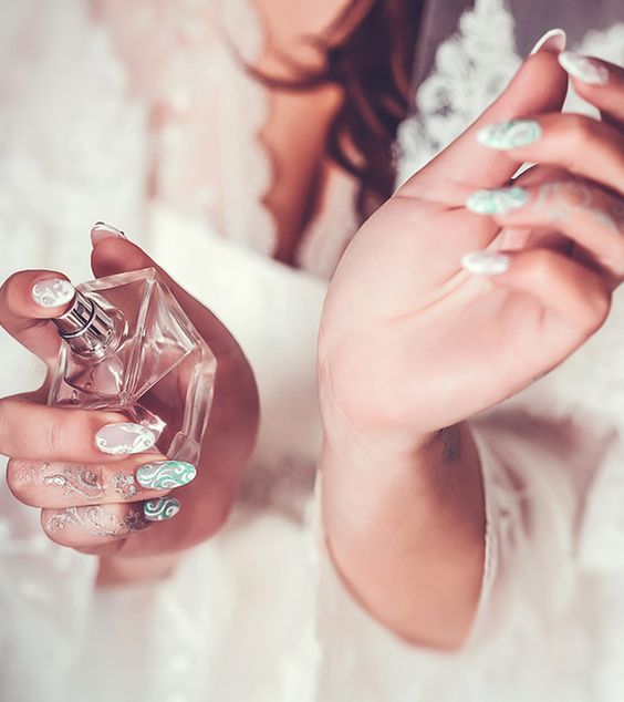 Amalkan Vaseline Sebelum Sembur Minyak Wangi, Boleh Tahan Lama!