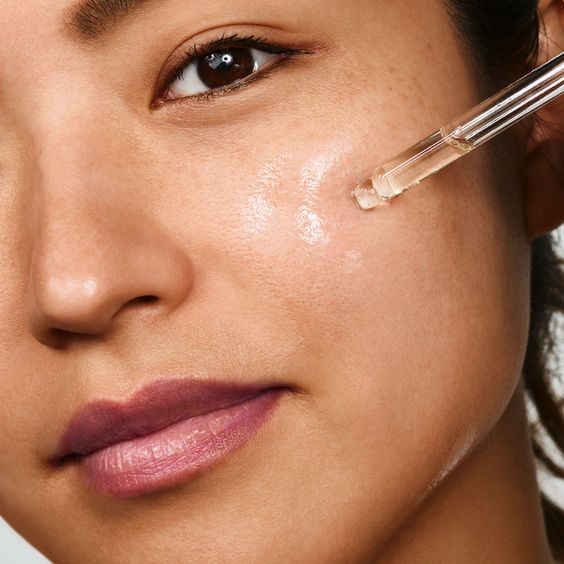 Serum Digunakan Untuk Menambah Khasiat Pada Muka