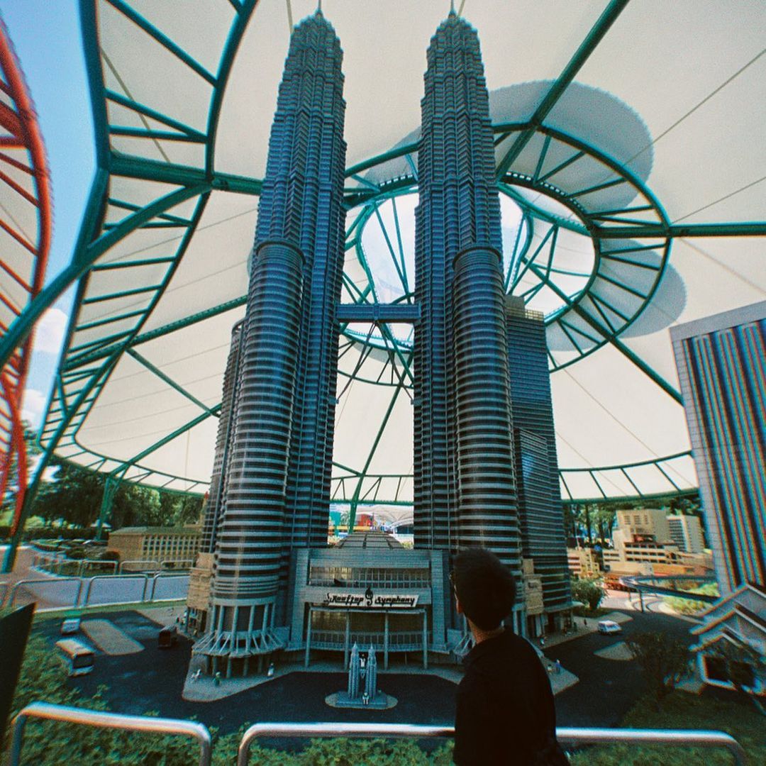 Pelbagai Bangunan Ikonik Dalam Negara Dibina Semula Menggunakan Lego