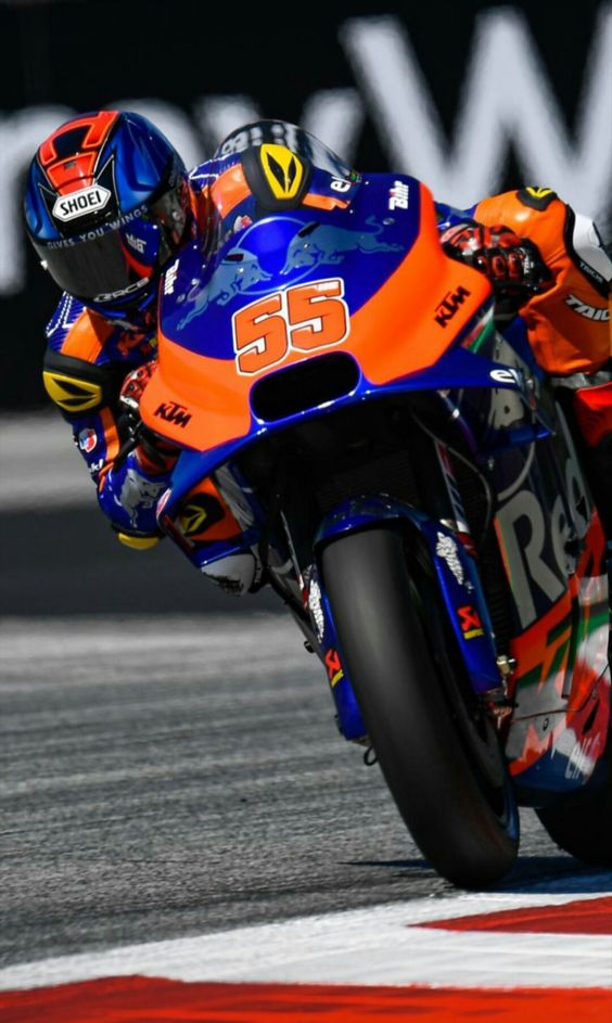 Hafizh Syahrin Menunjukkan Kehandalan Dalam Mengendali Motosikal Besar!