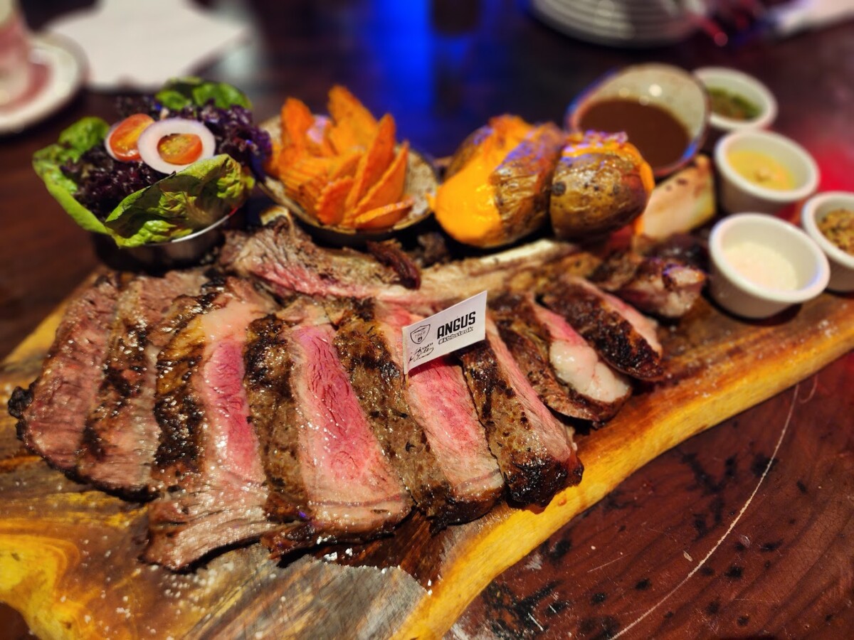 Korang Boleh Pilih Antara Daging Angus, Wagyu Jugak Tau