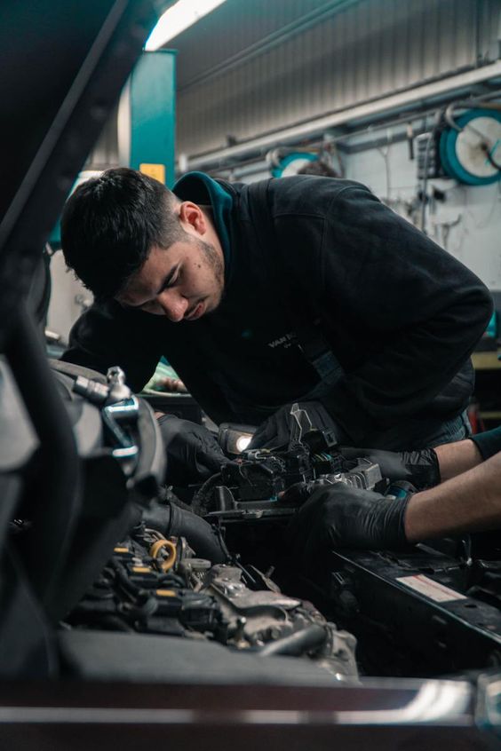 Mungkin Ada Lelaki Suka Membaiki Kereta