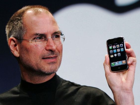 Steve Jobs Memperkenalkan iPhone Di Mata Dunia Pada Tahun 2007