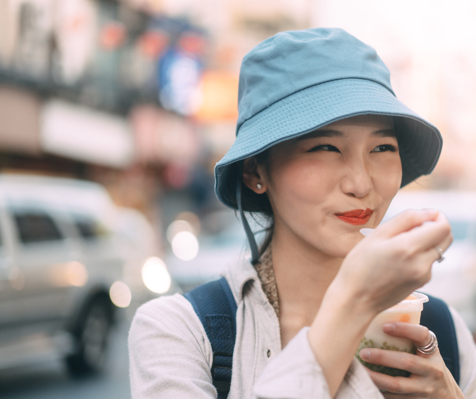 Jelajahi panduan perjalanan solo wanita dengan keyakinan dan keselamatan. Temukan destinasi yang sesuai untuk pengembaraan solo yang memukau. 