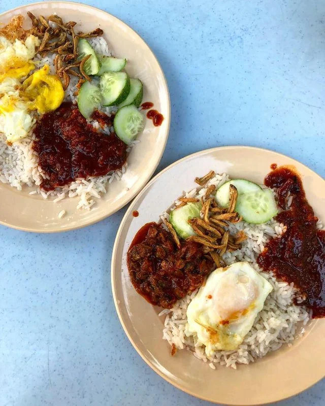 Ada beberapa pilihan lauk menarik untuk anda makan bersama nasi lemak