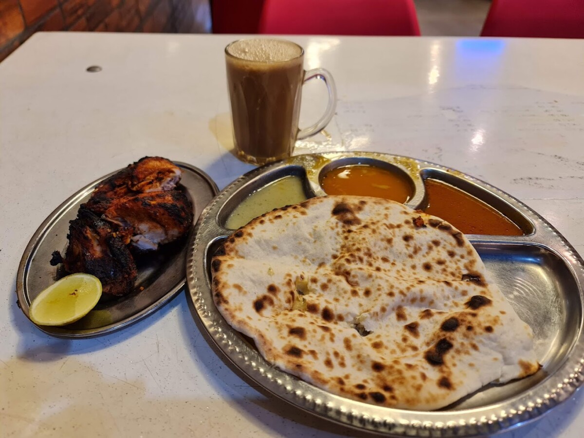 Hanya Di Tandoor Hut Je Korang Boleh Dapatkan Roti Naan dan Ayam Tandoori Paling Sedap!