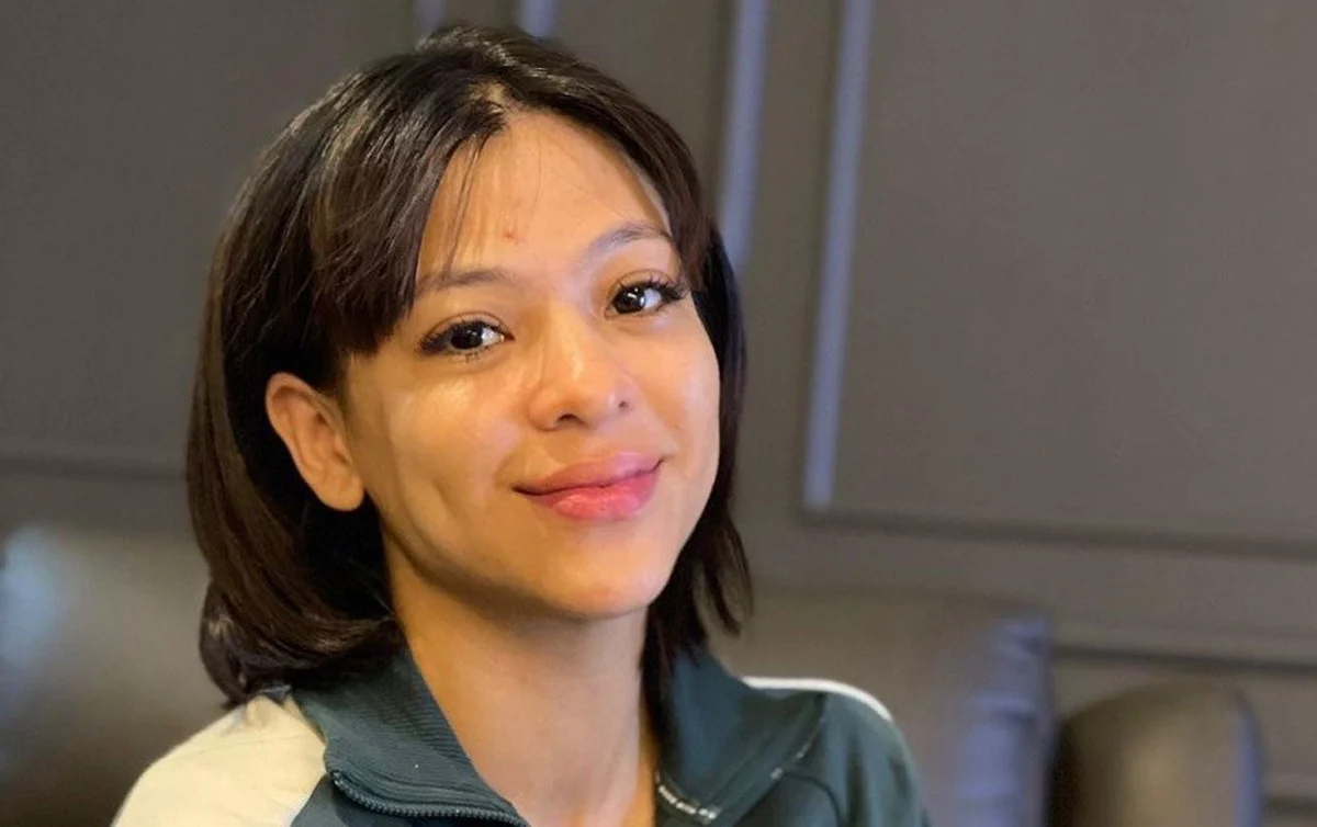 Memiliki senyuman manis, sudah tentu ramai lelaki akan jatuh cinta melihatnya!