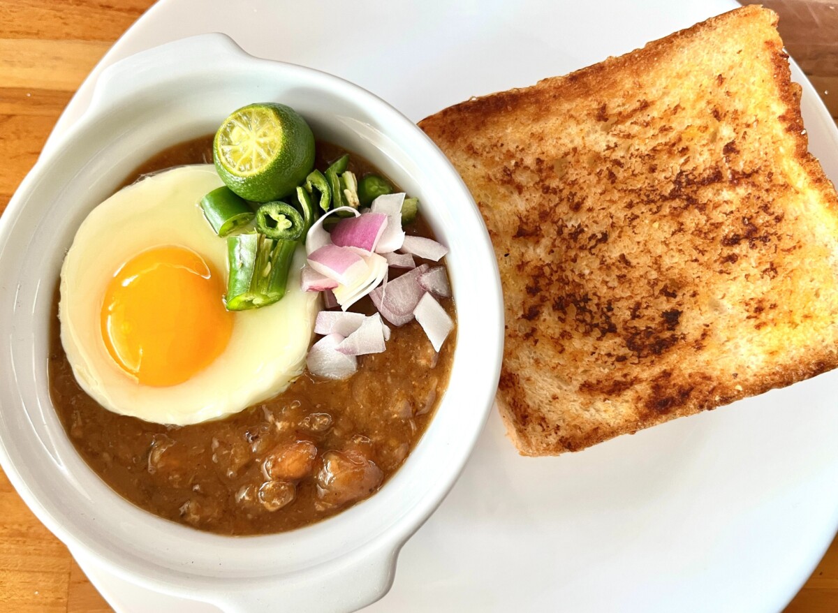 Mempunyai rasa menarik terhasil daripada kacang, rempah dan daging kisar menjadi keistimewaan di bandar ini