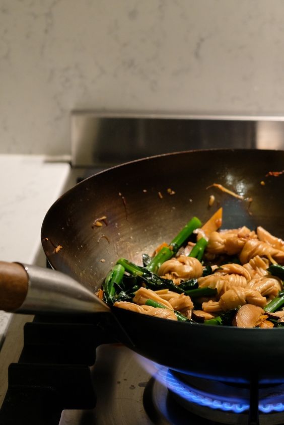 Gunakan kuali macam ni untuk menghasilkan rasa wok hey