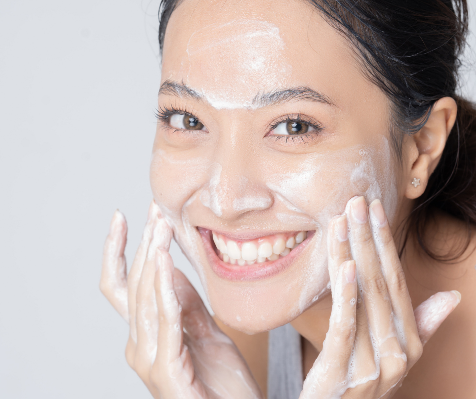 Membersih muka dengan cara yang betul.