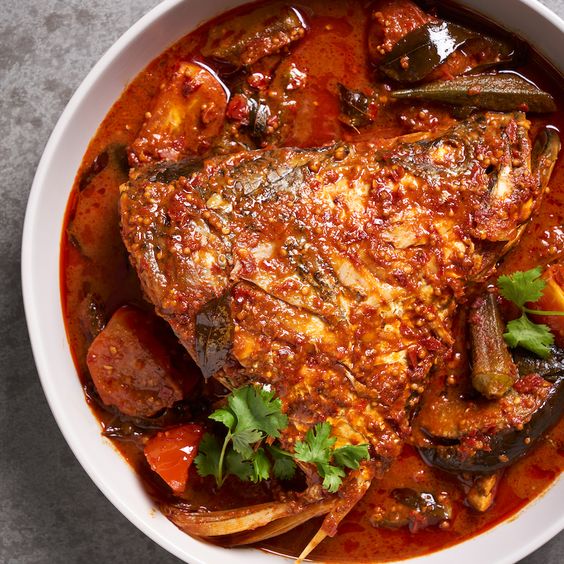 Rasa kari yang unik dengan berasa lemak dan pedas serta sedikit masam