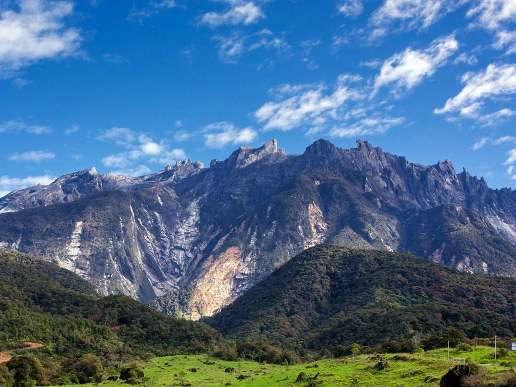 Pemandangan Gunung Kinabalu