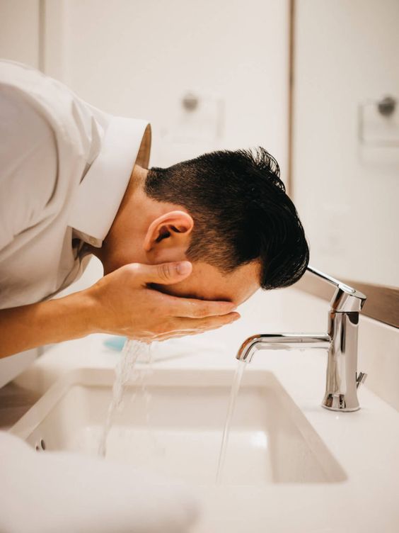 Memiliki kulit yang sihat akan buatkan penampilan korang lebih maskulin