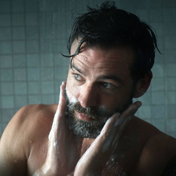 Cuci 2-3 kali seminggu untuk bersihkan jambang dari segala kuman