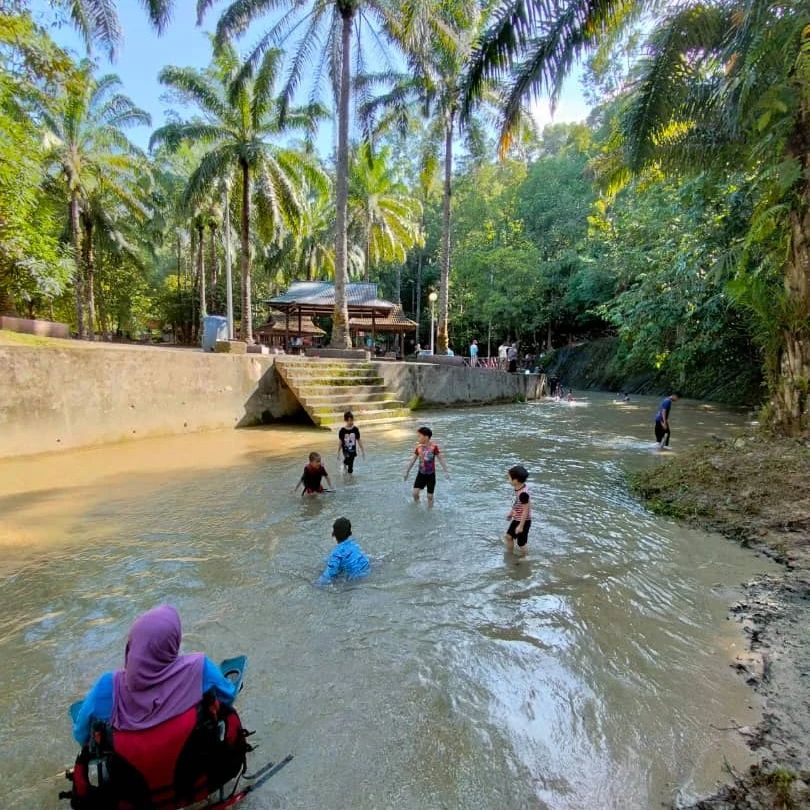 Suasana sekitarnya juga nyaman dan tenang di La Hot Spring!