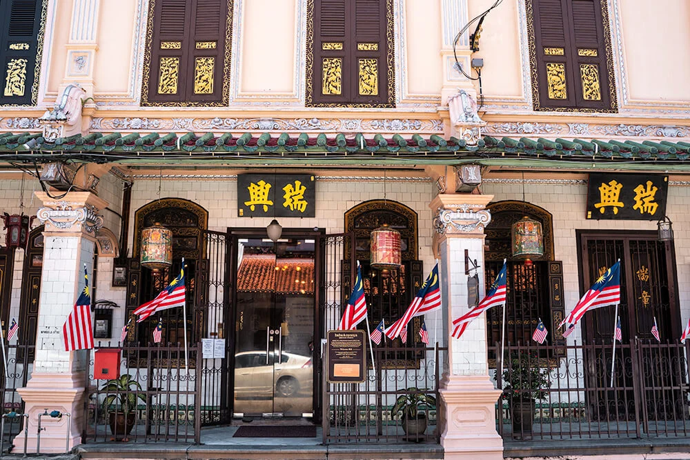 Seni bina mereka sahaja sudah cukup untuk menceritakan betapa dalamnya hasil seni budaya