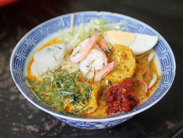 Antara makanan baba nyonya paling popular, laksa nyonya