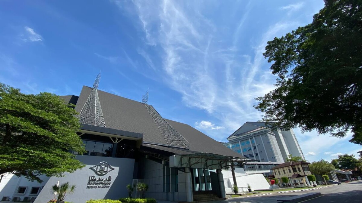 Terokai keindahan seni di muzium dan galeri tempatan.