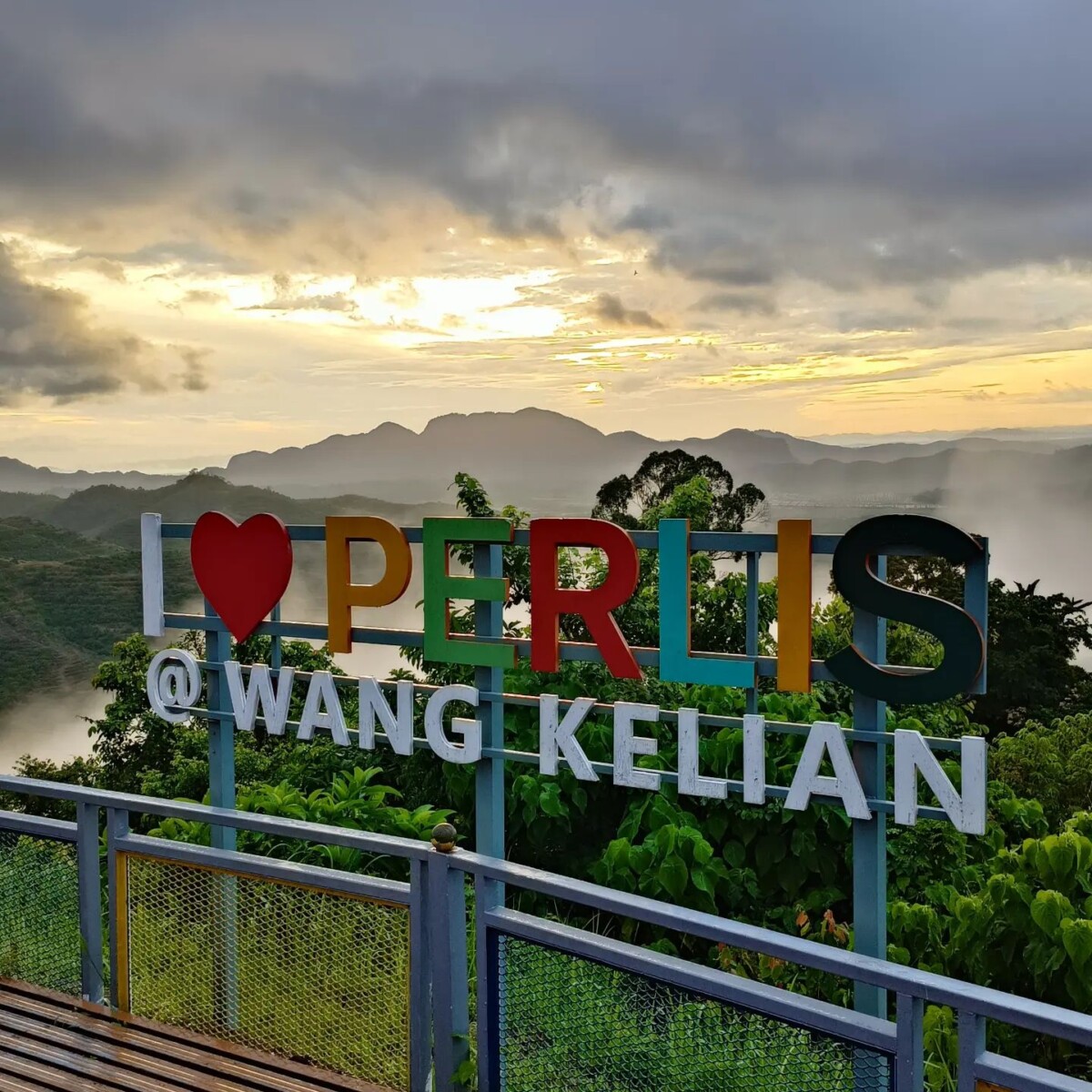 Terpesona dengan pemandangan Perlis dari Wang Kelian. 