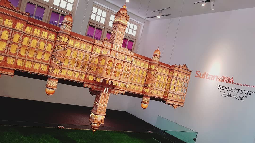 Tahukah anda: Di belakang Bangunan Sultan Abdul Samad terdapat pertemuan Sungai Klang dan Sungai Gombak, serta Masjid Jamek: sebuah masjid dengan reka bentuk yang serupa oleh arkitek yang sama.