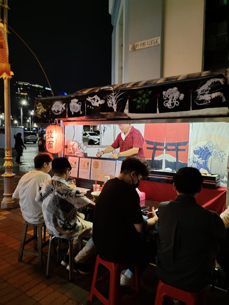 Menggunakan konsep yatai dapat menangkap suasana makan di Jepun