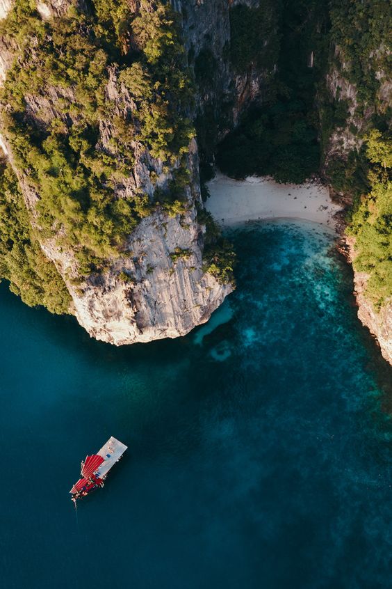 Kecantikkan Krabi memang sukar digambarkan melalui gambar sahaja