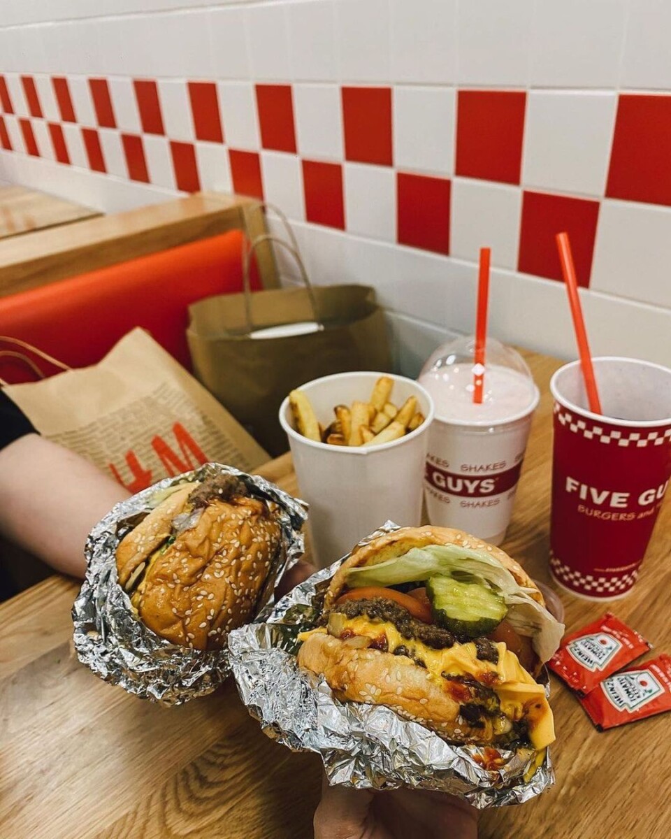 FIVE GUYS hadir untuk menghasilkan burger paling sedap!