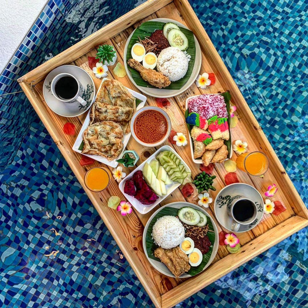 Floating breakfast, anyone?