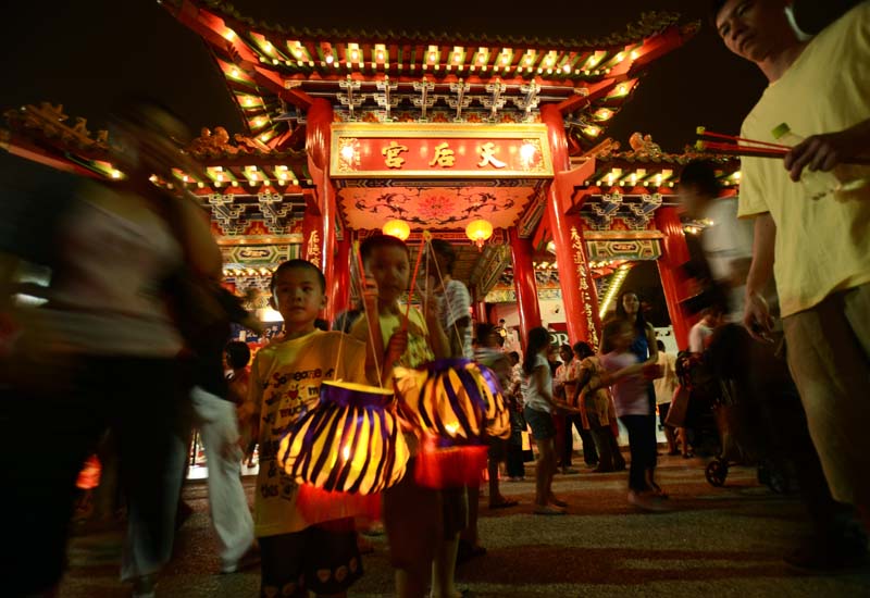 Mid-Autumn Festival yang disambut dalam negara kita dipenuhi dengan kemeriahan