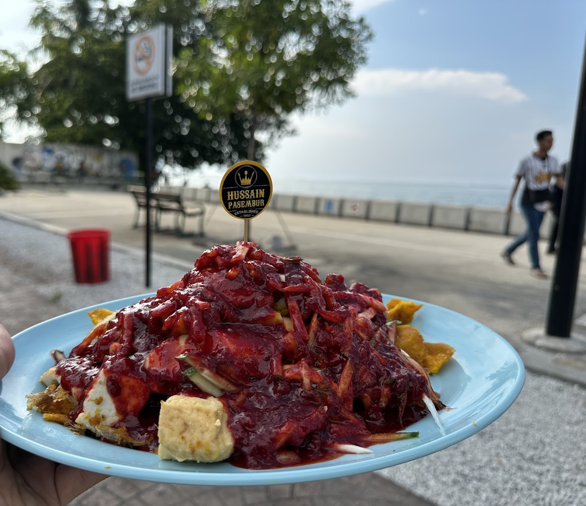 Min sarankan anda cuba kedua-dua gerai dan lakukan perbandingan mana lebih sedap