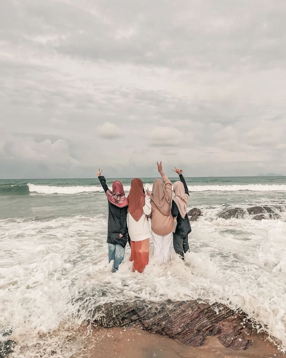 Pantai-pantai di sekitar Awan Cactus homestay Terengganu ini juga indah sekali.