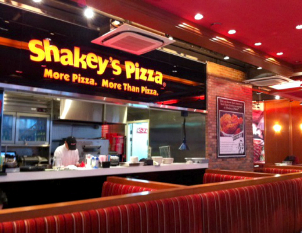 Kedai Shakey's Pizza di Malaysia