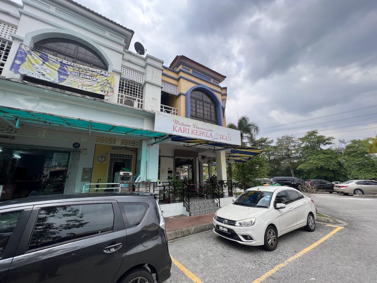 Cuba cari kedai ini pada hari ahad untuk nikmati banana leaf rice