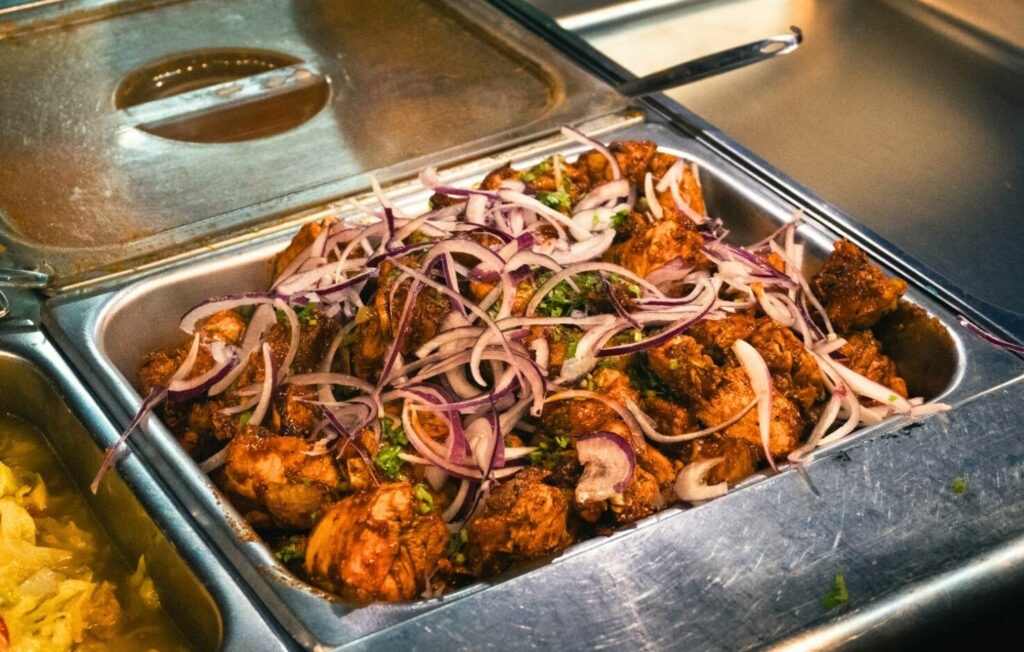 Jangan lupa nak pesan lauk sampingan macam ayam goreng 65