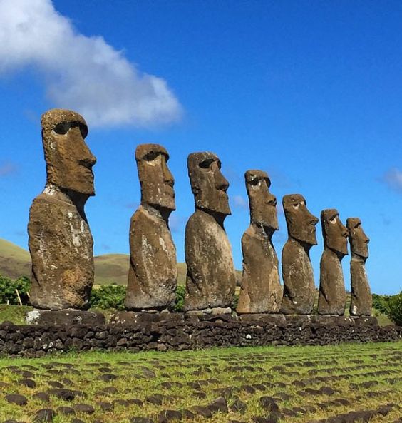 Jangan lupa untuk ambil peluang pergi ke Easter island!