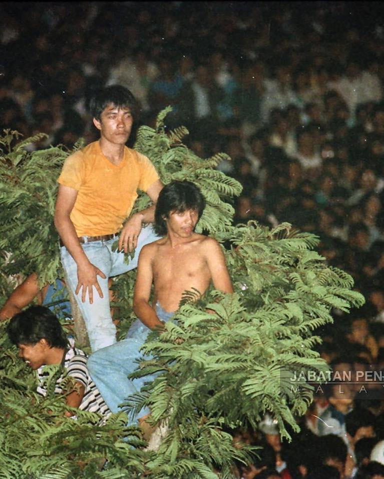 Orang sanggup panjat lagi semata-mata nak tengok Sudirman menyanyi 