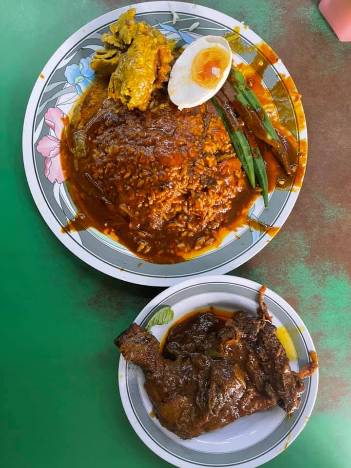 Kuah kari pekat dipenuhi rempah menjadi kegilaan ramai