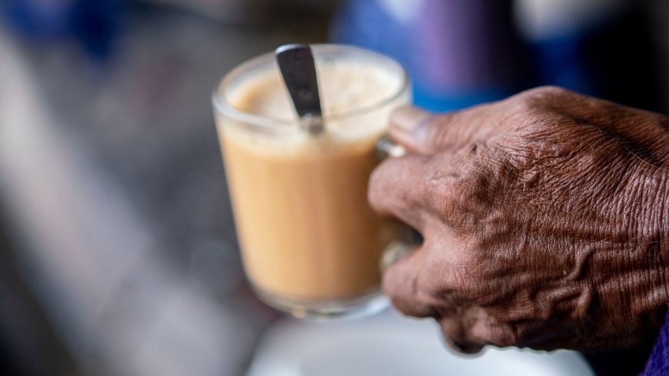 Macam tak lengkap kalau tak pekena teh tarik secawan