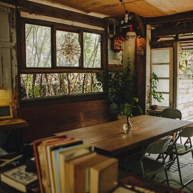 Destinasi visual yang menawan dengan perpaduan dekorasi vintage yang serba istimewa.