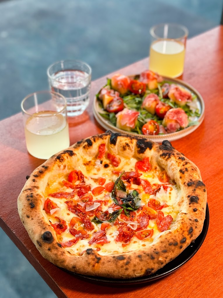 Mewahnya kelihatan pizza yang dihasil dengan penuh kasih sayang